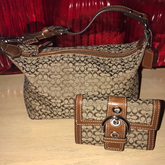 Coach Handbags - 🌷Authentic 🌷Coach Bag with Matching Wallet
